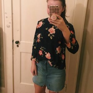 cupcakes & cashmere Navy Floral Blouse